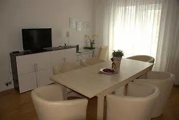 Duschel Apartments Vienna 4*,
